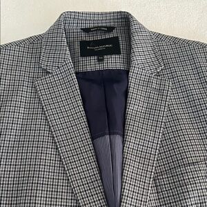 Banana Republic Men's Blue and Gray Check Blazer. Size 42S